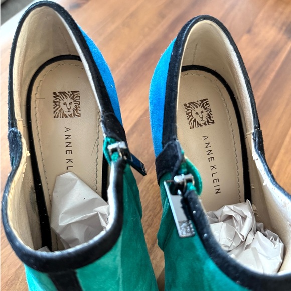 Anne Klein Akyamila Green and Blue Colorblock Heels - Picture 7 of 12